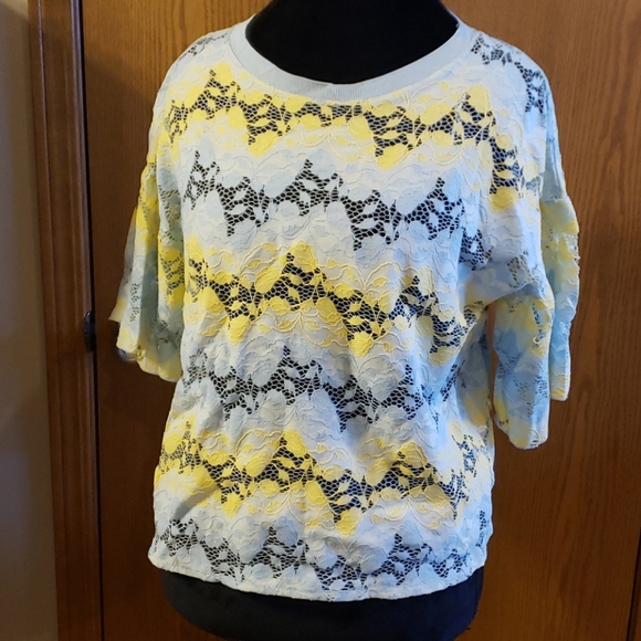 Zara yellow blue lace top scalloped half sleeves - Picture 2 of 6